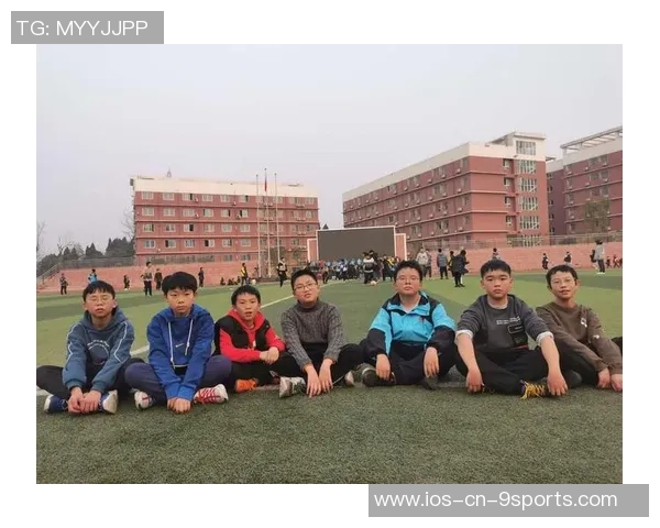 探索足球社团的魅力与成长之路，加入我们一起享受激情与团队合作的乐趣